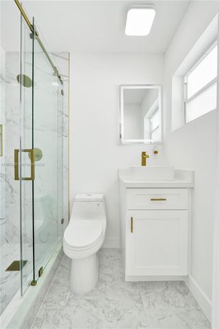 6442 Oak St, Hollywood, FL 33024