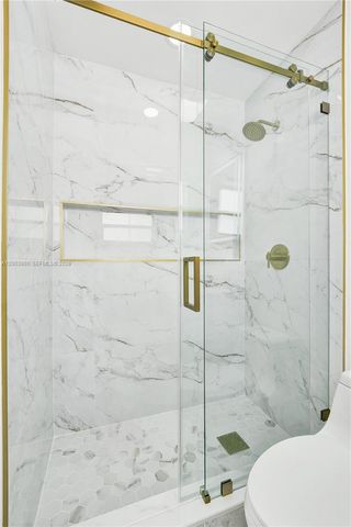 6442 Oak St, Hollywood, FL 33024