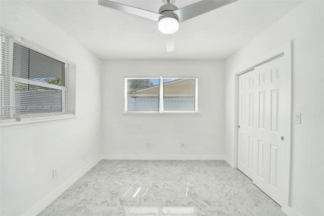 6442 Oak St, Hollywood, FL 33024