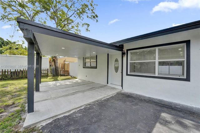 6442 Oak St, Hollywood, FL 33024