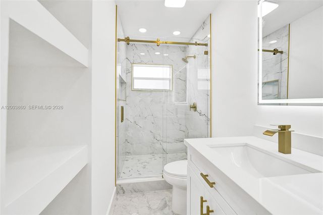 6442 Oak St, Hollywood, FL 33024