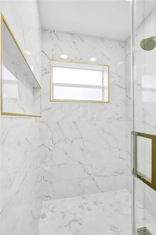 6442 Oak St, Hollywood, FL 33024