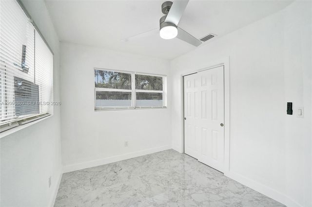 6442 Oak St, Hollywood, FL 33024