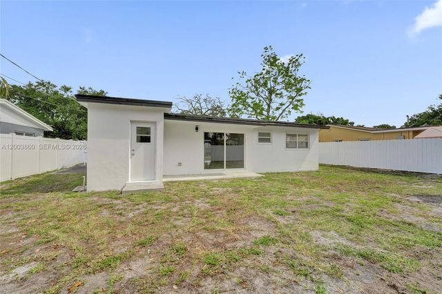 6442 Oak St, Hollywood, FL 33024