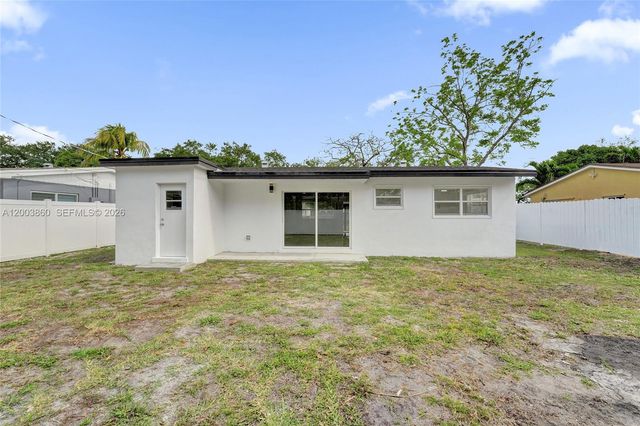 6442 Oak St, Hollywood, FL 33024