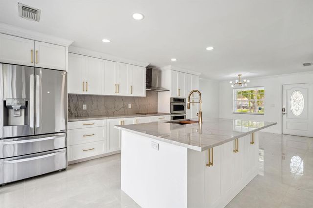 3460 Commodore Court, West Palm Beach, FL 33411