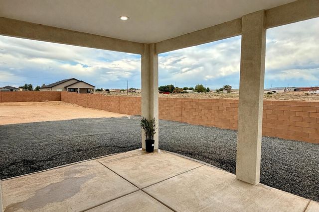 421 9th Avenue NE, Rio Rancho, NM 87124