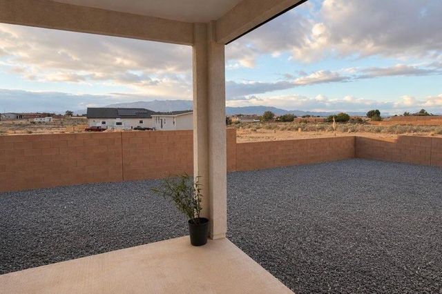 421 9th Avenue NE, Rio Rancho, NM 87124