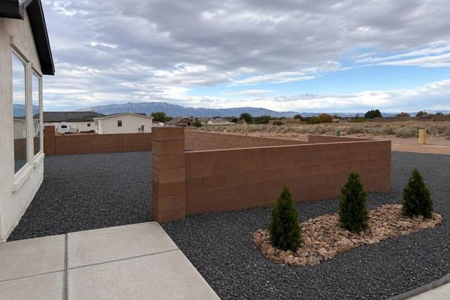 421 9th Avenue NE, Rio Rancho, NM 87124