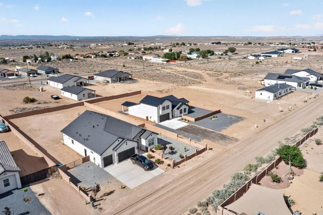 421 9th Avenue NE, Rio Rancho, NM 87124
