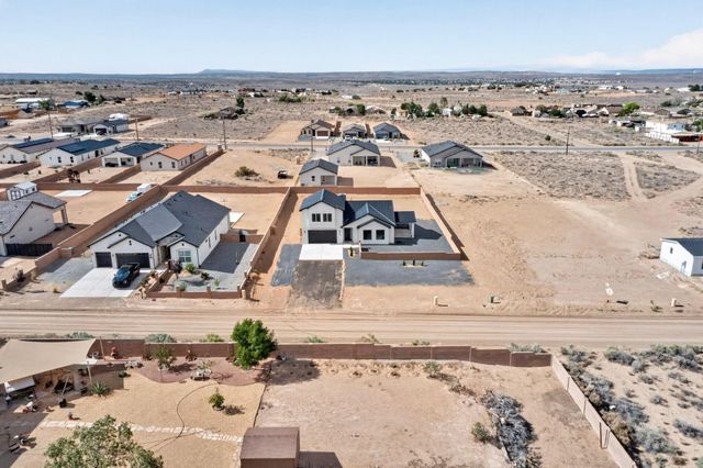 421 9th Avenue NE, Rio Rancho, NM 87124