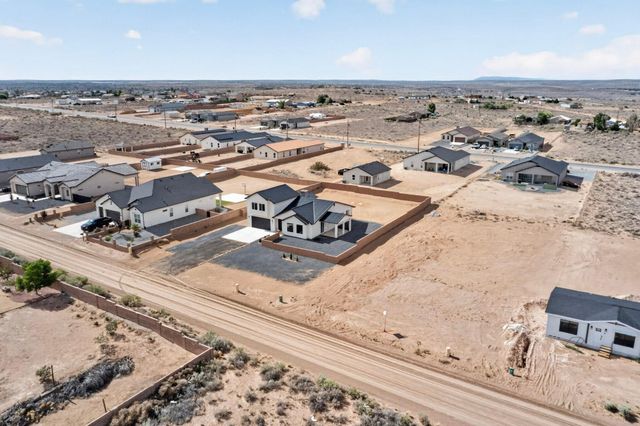 421 9th Avenue NE, Rio Rancho, NM 87124