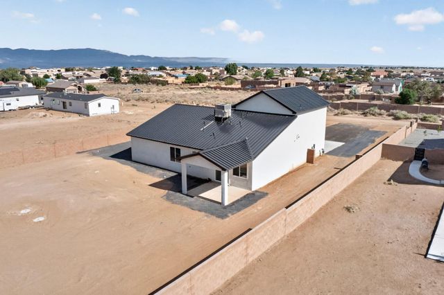 421 9th Avenue NE, Rio Rancho, NM 87124