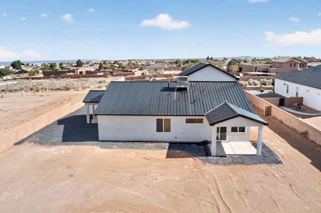 421 9th Avenue NE, Rio Rancho, NM 87124