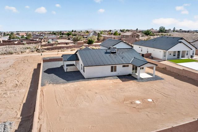 421 9th Avenue NE, Rio Rancho, NM 87124