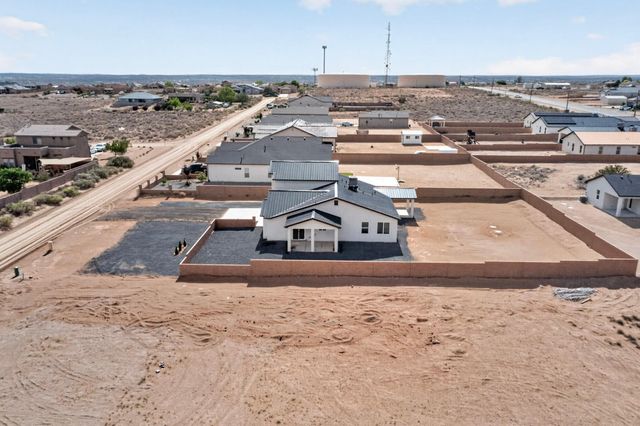 421 9th Avenue NE, Rio Rancho, NM 87124
