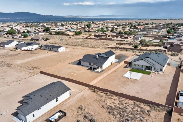 421 9th Avenue NE, Rio Rancho, NM 87124