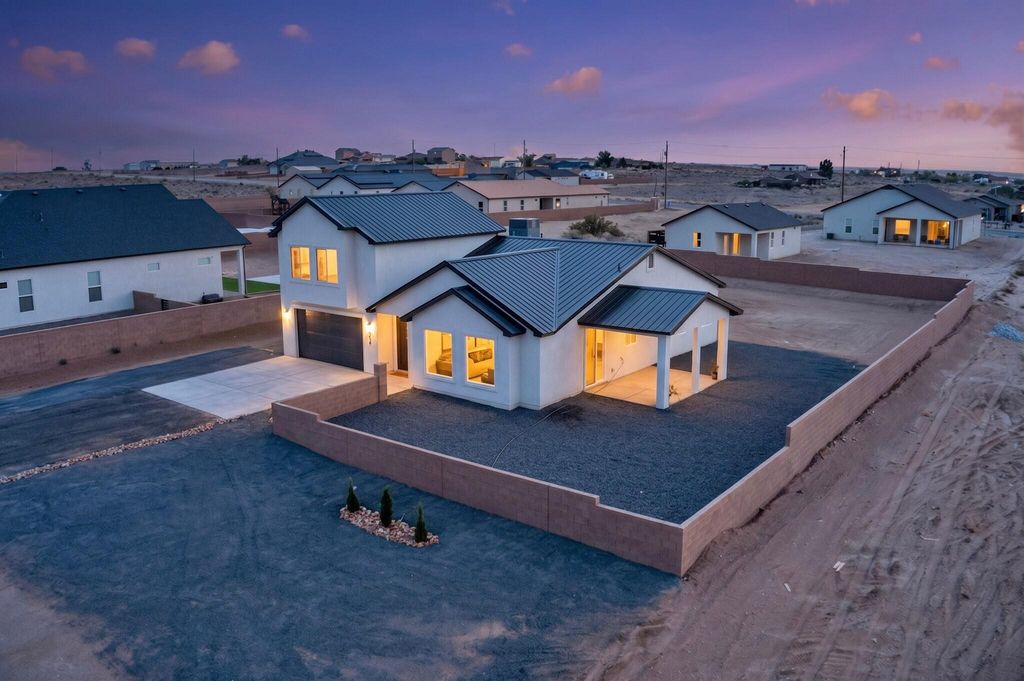 421 9th Avenue NE, Rio Rancho, NM 87124