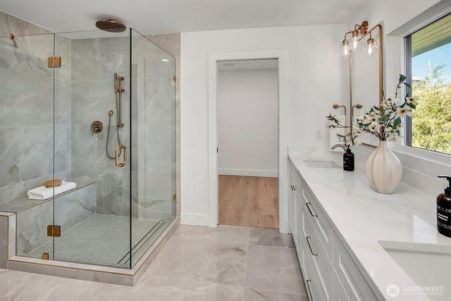 505 W Kinnear Place, Seattle, WA 98119