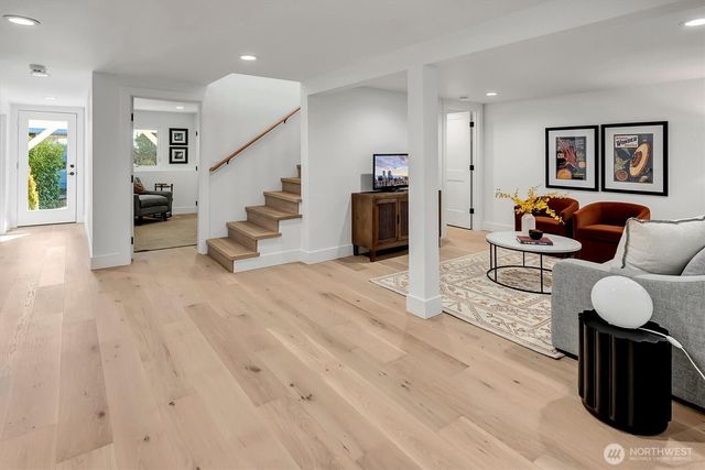 505 W Kinnear Place, Seattle, WA 98119