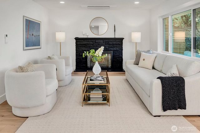 505 W Kinnear Place, Seattle, WA 98119