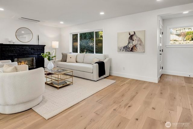 505 W Kinnear Place, Seattle, WA 98119