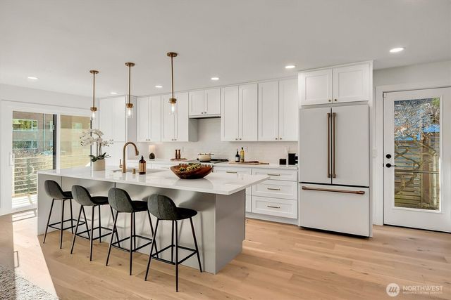 505 W Kinnear Place, Seattle, WA 98119