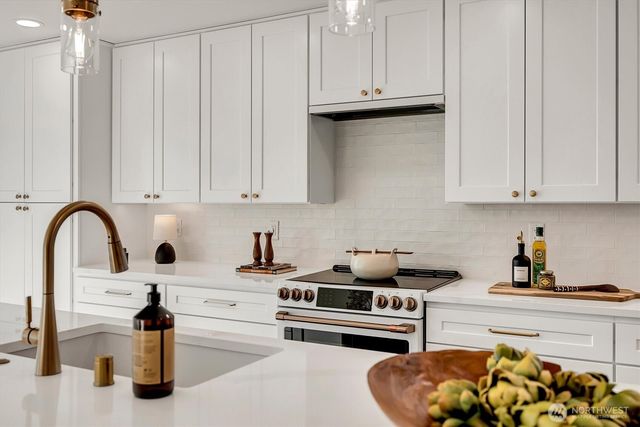 505 W Kinnear Place, Seattle, WA 98119