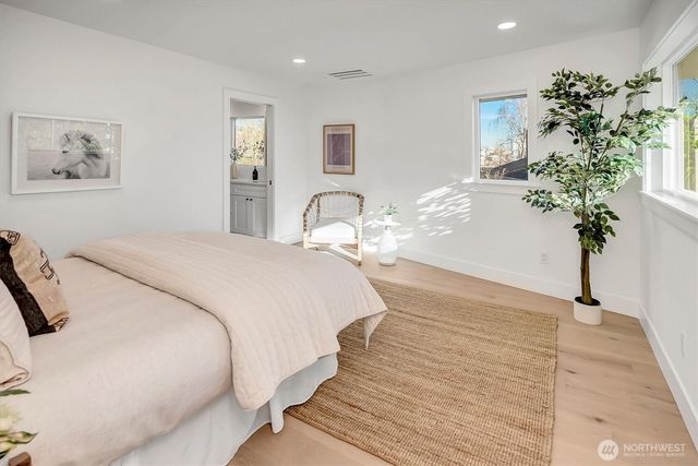 505 W Kinnear Place, Seattle, WA 98119