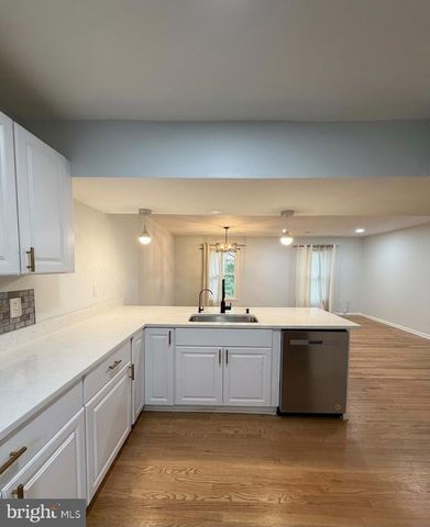 4902 VAN WALBEEK PL, Annandale, VA 22003