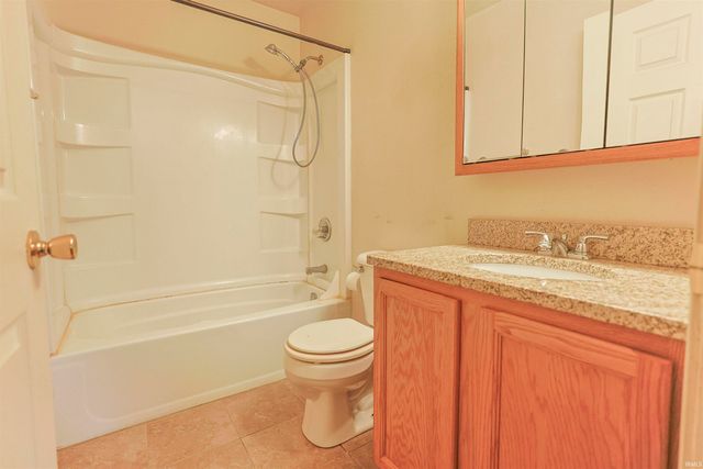 135 W Leyte Avenue, Mishawaka, IN 46545