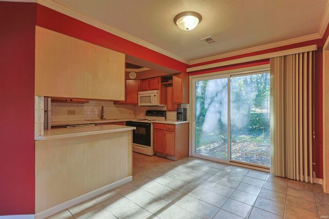 135 W Leyte Avenue, Mishawaka, IN 46545