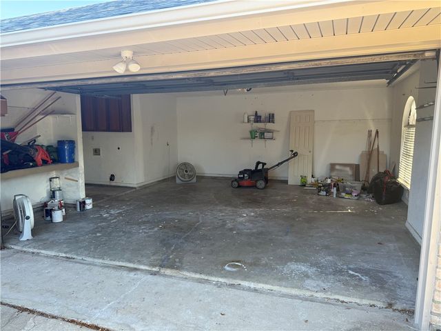 2319 Willow Dr, Portland, TX 78374