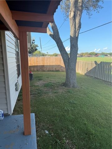 2319 Willow Dr, Portland, TX 78374