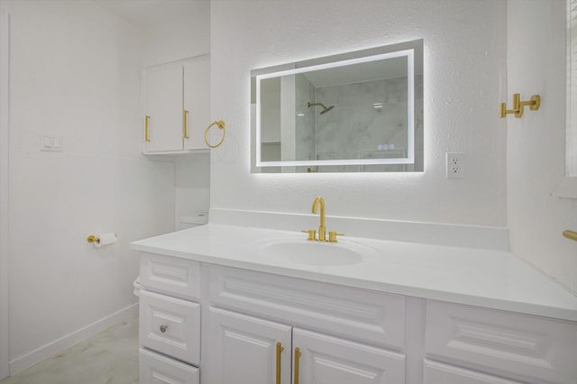 2922 Knotty Oaks Trail, Houston, TX 77045