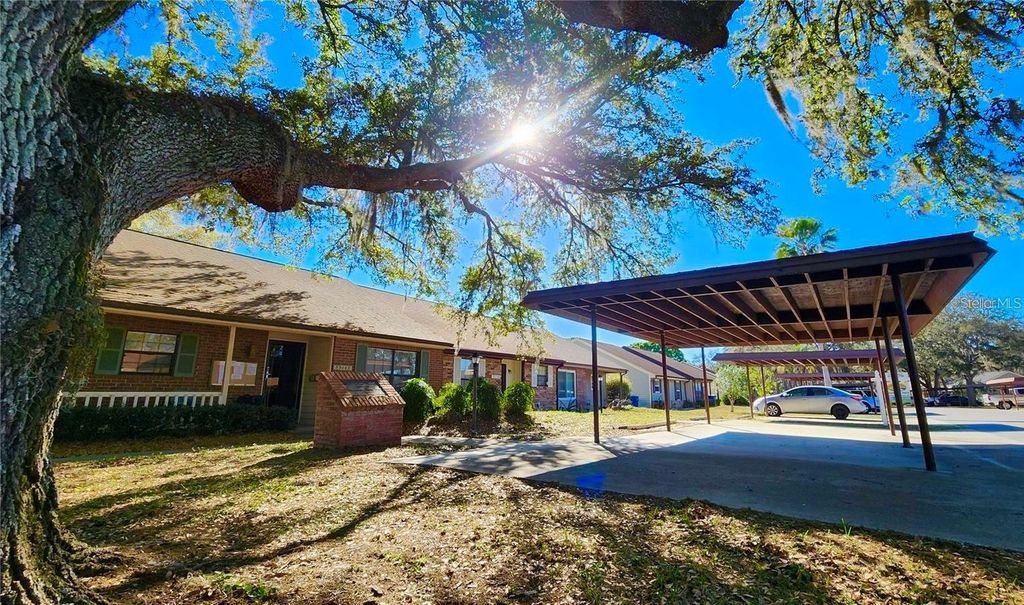 Image 3 of property listing at 35140 WHISPERING OAKS BOULEVARD, Dade City, FL 33523