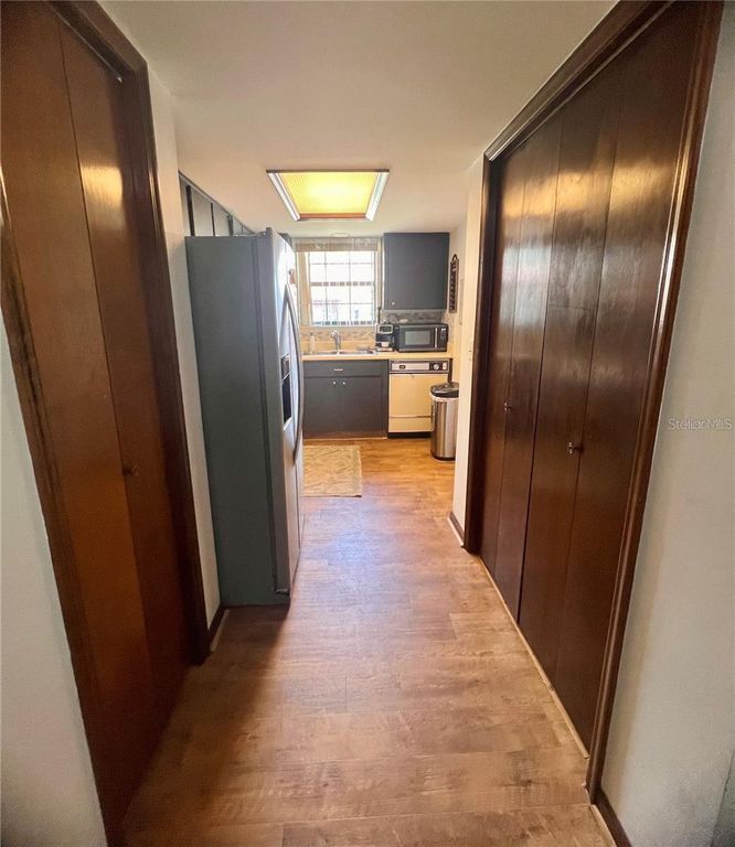 Image 7 of property listing at 35140 WHISPERING OAKS BOULEVARD, Dade City, FL 33523