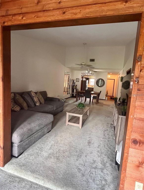 Image 10 of property listing at 35140 WHISPERING OAKS BOULEVARD, Dade City, FL 33523