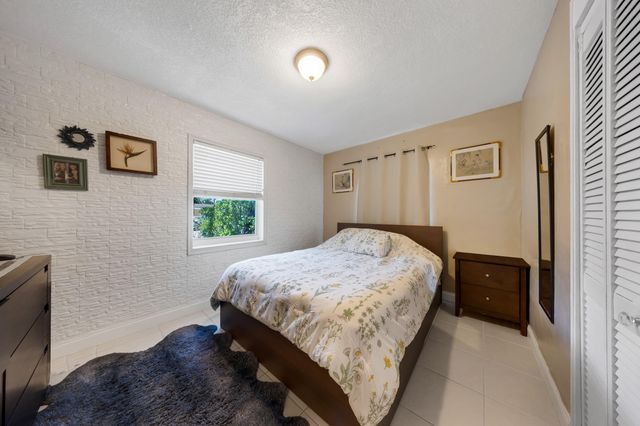 2326 Harding Street, Hollywood, FL 33020