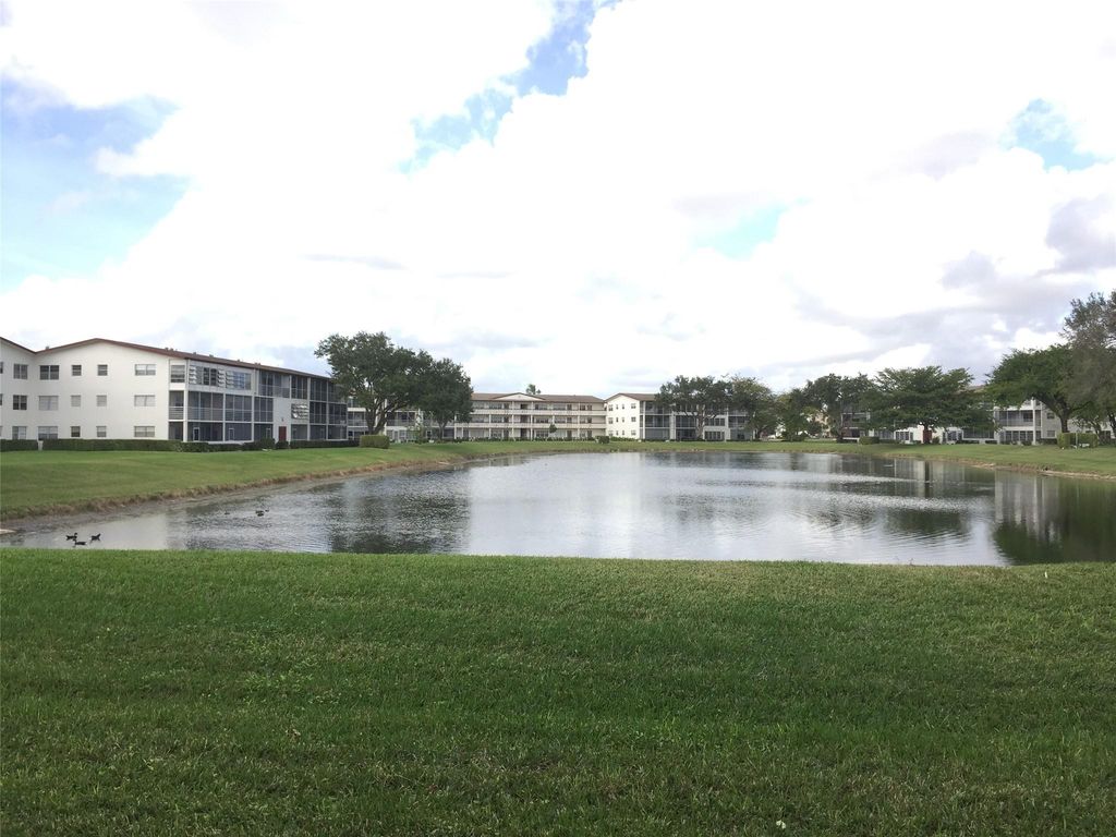 Image 5 of property listing at 133 Fanshaw D 133, Boca Raton, FL 33434