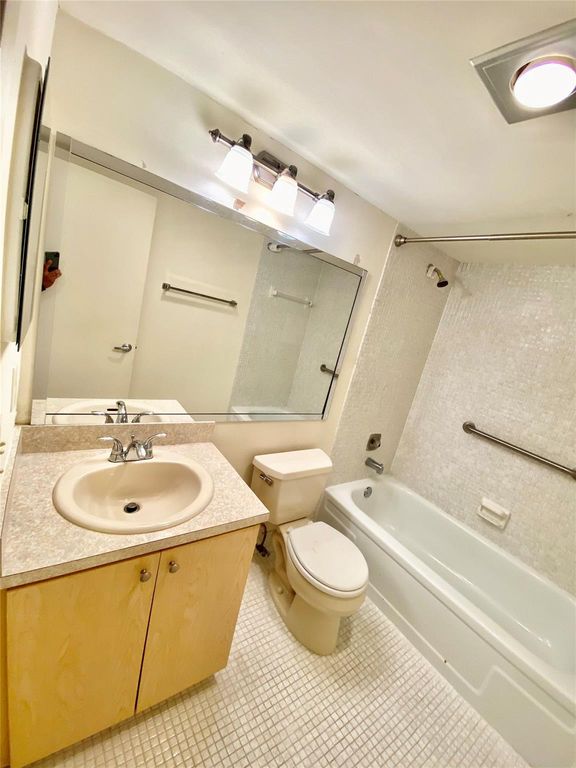 Image 6 of property listing at 133 Fanshaw D 133, Boca Raton, FL 33434