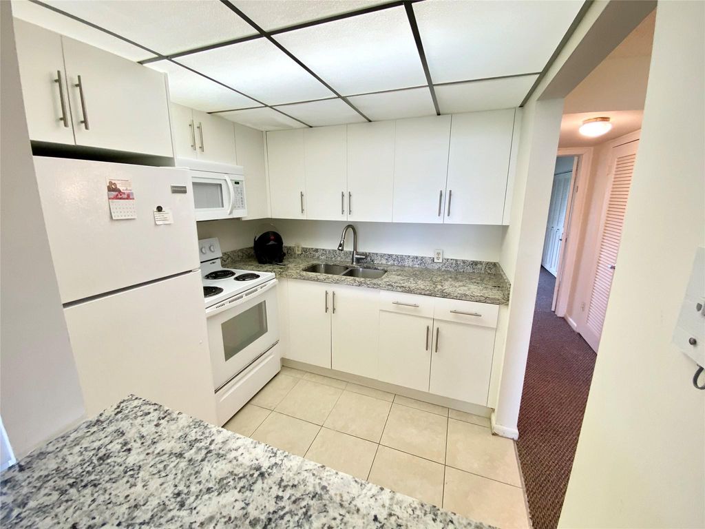 Image 7 of property listing at 133 Fanshaw D 133, Boca Raton, FL 33434