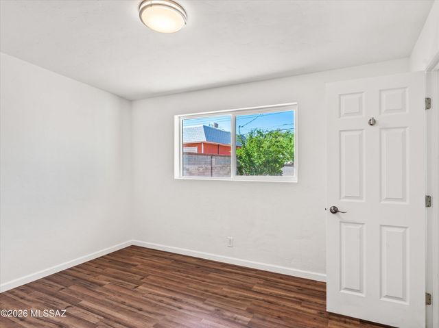5725 E 10th Street, Tucson, AZ 85711