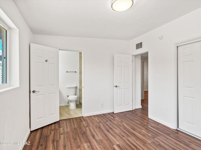 5725 E 10th Street, Tucson, AZ 85711