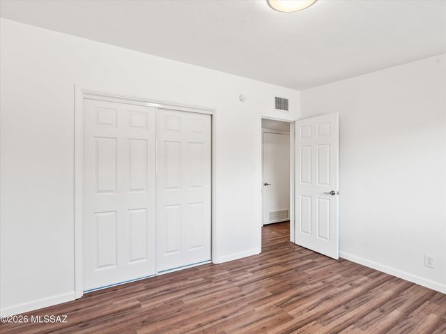 5725 E 10th Street, Tucson, AZ 85711