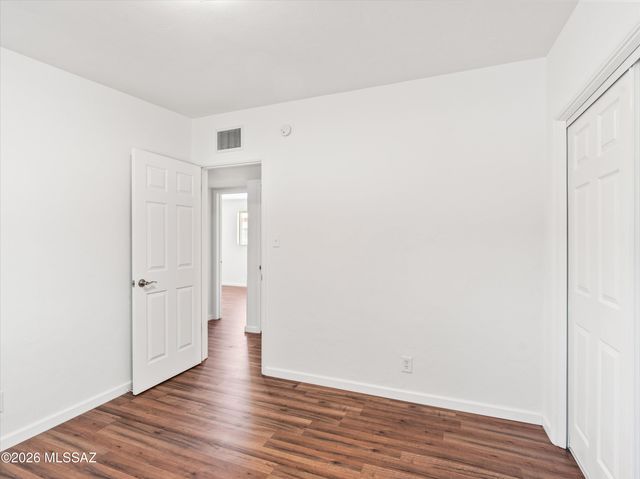 5725 E 10th Street, Tucson, AZ 85711