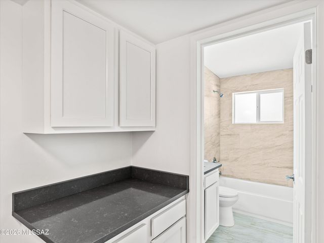 5725 E 10th Street, Tucson, AZ 85711