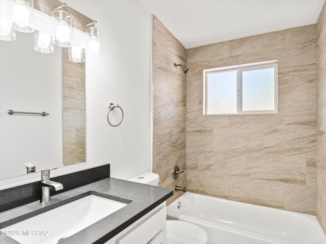 5725 E 10th Street, Tucson, AZ 85711