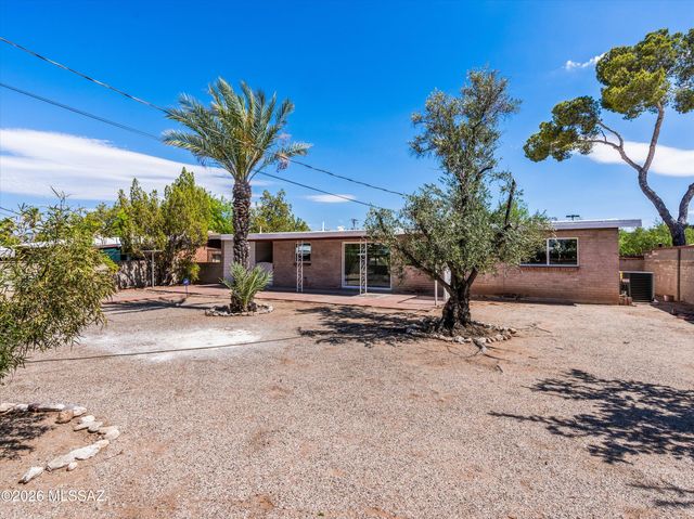 5725 E 10th Street, Tucson, AZ 85711