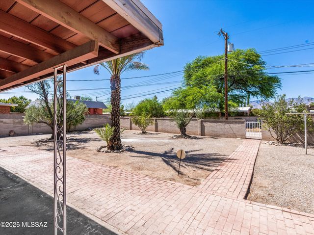 5725 E 10th Street, Tucson, AZ 85711